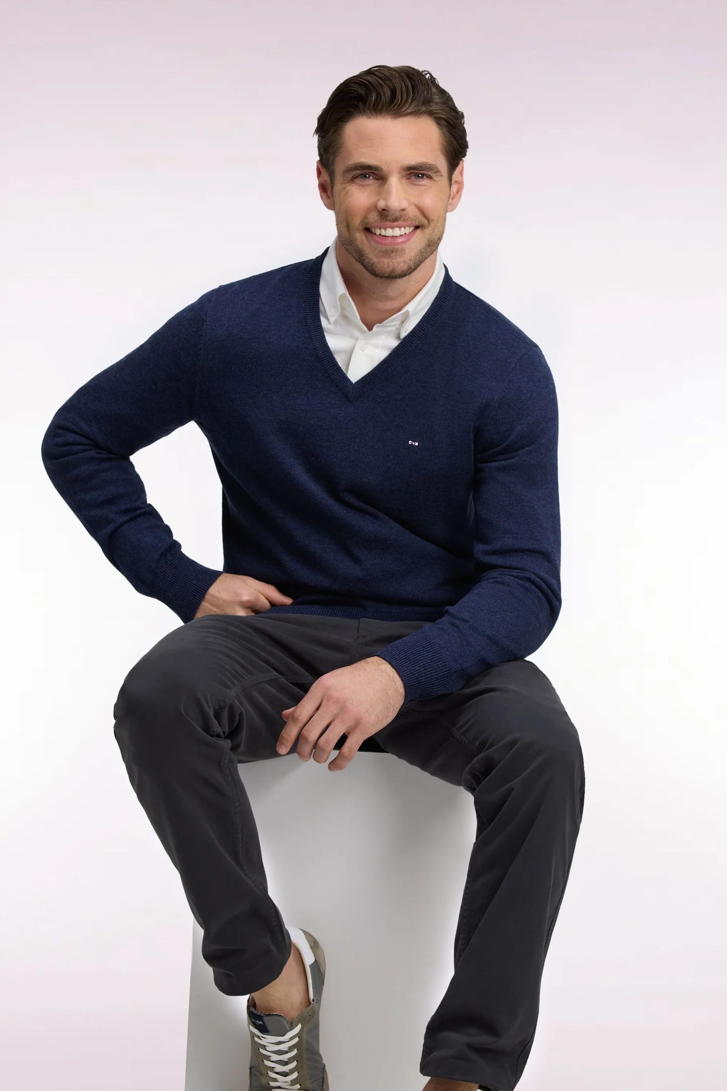 Pull col V EDEN PARK en laine et coton bleu 06SH