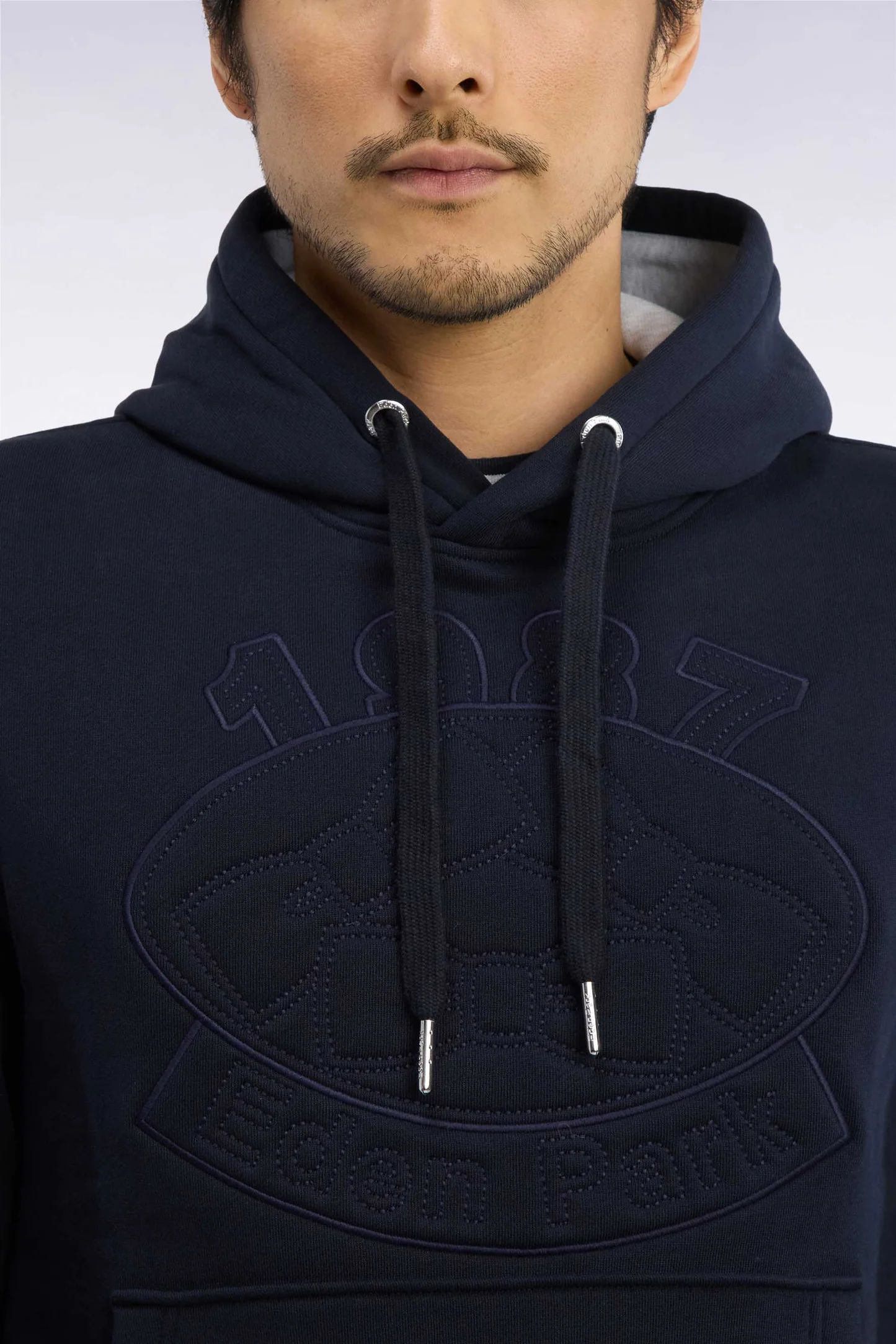 Sweatshirt à capuche EDEN PARK en molleton coton marine brodé 06SR – Image 2